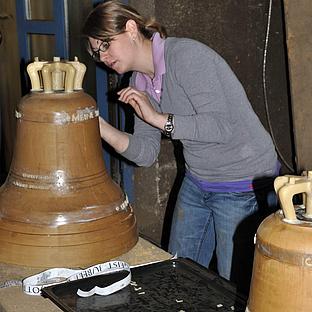 Die neuen Eispertshofener Glocken werden eingeziert.  Bild Thomas Winkelbauer